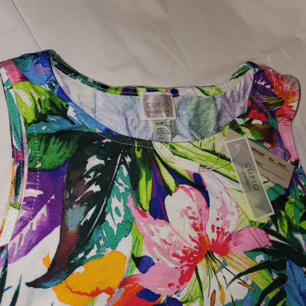 Beautiful Dress! - Picture 2 of 4